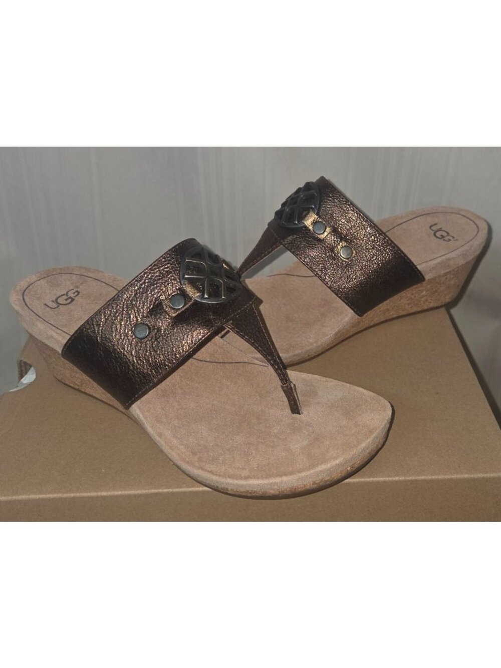 UGG Australia BRIELLA Wedge Thong Sandals Women Size US 8, EU 39 NEW 1009853